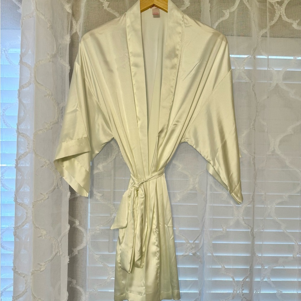 Victoria's Secret Ivory Kimono Robe